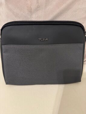 Tumi Men's Black and Gray Toiletry Kit